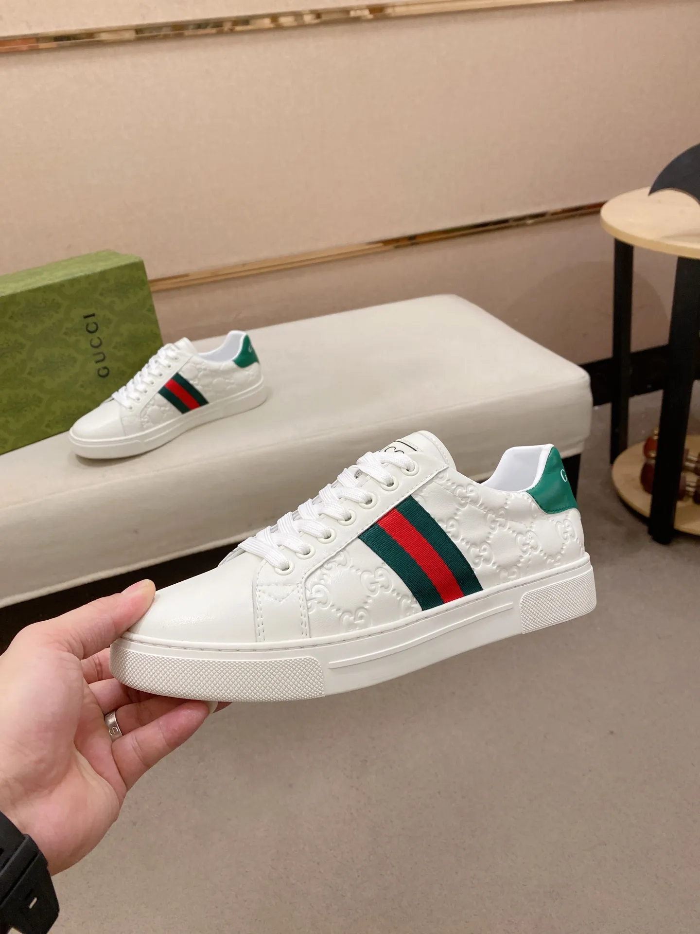 Factory price: 480💰 (GUCCI) The latest model from the official website 🎁🎁Casual and fashionable men's shoes👟, hot style 💥The version is simple and elegant, exclusive for trendy men. Unique official website latest brand elements 👑Gucci original decoration, fashionable and generous, the fabric is original cowhide ✅sheepskin lining, the official website specifies wear-resistant casual outsole, the classic model is taken in kind at the counter🎬38-44 (45 is not returned or exchanged)